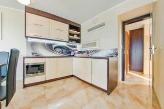 Апартаменты Apartamenty Sun & Snow Promenada Gwiazd Мендзыздрое Apartment with Sea View and Paid Parking-5